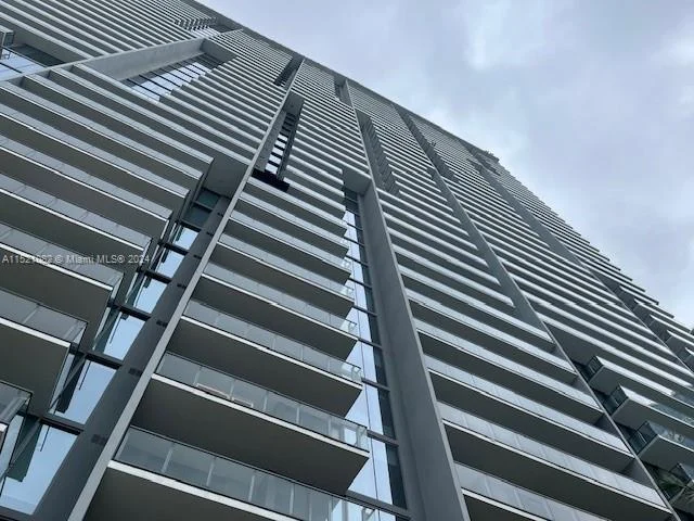 68 SE 6th St # 1004, Miami FL 33131