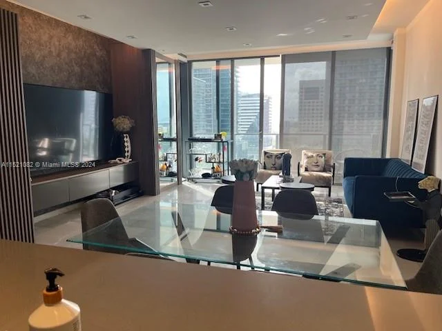 68 SE 6th St # 1004, Miami FL 33131