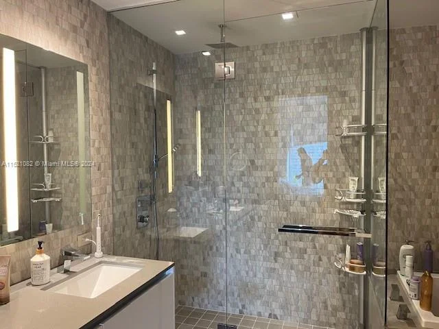 68 SE 6th St # 1004, Miami FL 33131