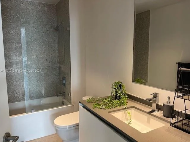 68 SE 6th St # 1004, Miami FL 33131