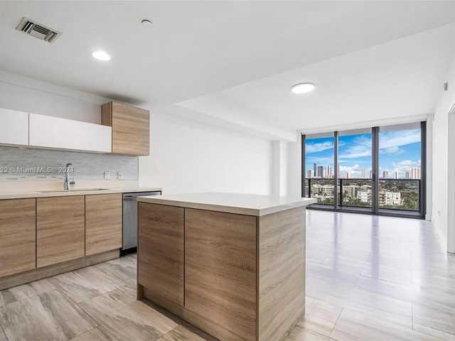 16385 Biscayne Blvd # 1118, North Miami Beach FL 33160