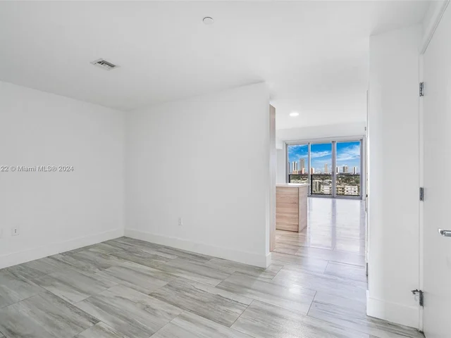 16385 Biscayne Blvd # 1118, North Miami Beach FL 33160
