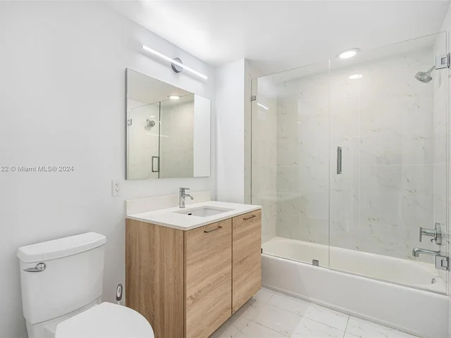 16385 Biscayne Blvd # 1118, North Miami Beach FL 33160