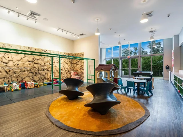 16385 Biscayne Blvd # 1118, North Miami Beach FL 33160