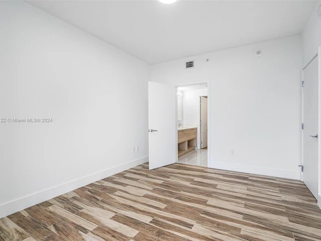 16385 Biscayne Blvd # 1118, North Miami Beach FL 33160