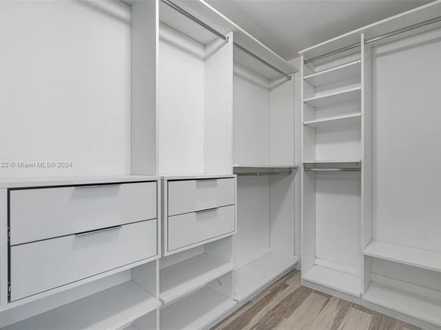 16385 Biscayne Blvd # 1118, North Miami Beach FL 33160