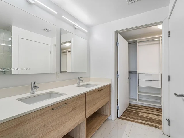 16385 Biscayne Blvd # 1118, North Miami Beach FL 33160