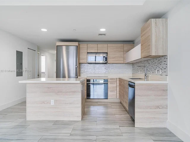 16385 Biscayne Blvd # 1118, North Miami Beach FL 33160