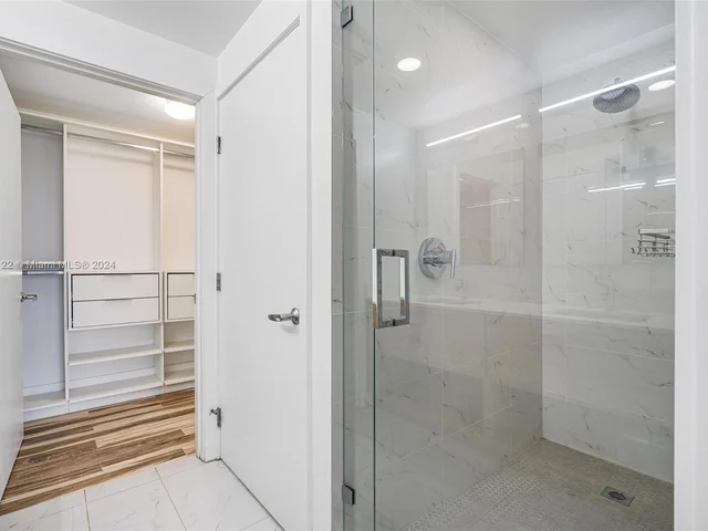 16385 Biscayne Blvd # 1118, North Miami Beach FL 33160