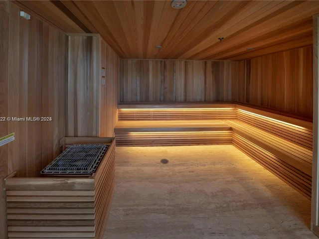 16385 Biscayne Blvd # 1118, North Miami Beach FL 33160