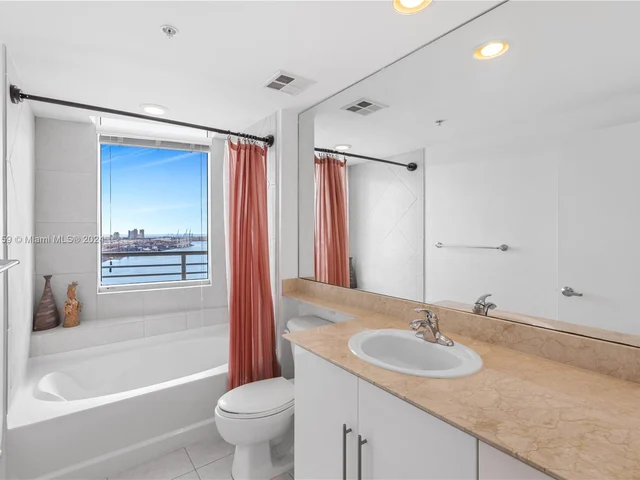 335 S Biscayne Blvd # 3512, Miami FL 33131