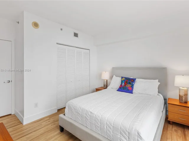 335 S Biscayne Blvd # 3512, Miami FL 33131