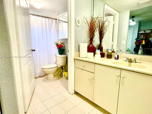 11053 W Okeechobee Rd # 102, Hialeah Gardens FL 33018