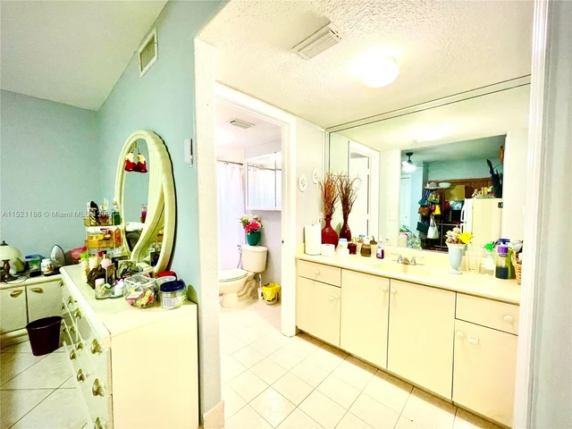 11053 W Okeechobee Rd # 102, Hialeah Gardens FL 33018