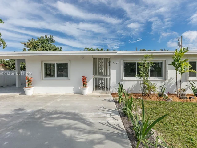 3325 SW 97th Ct, Miami FL 33165