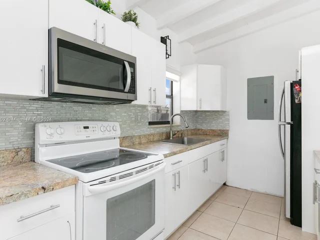 3325 SW 97th Ct, Miami FL 33165