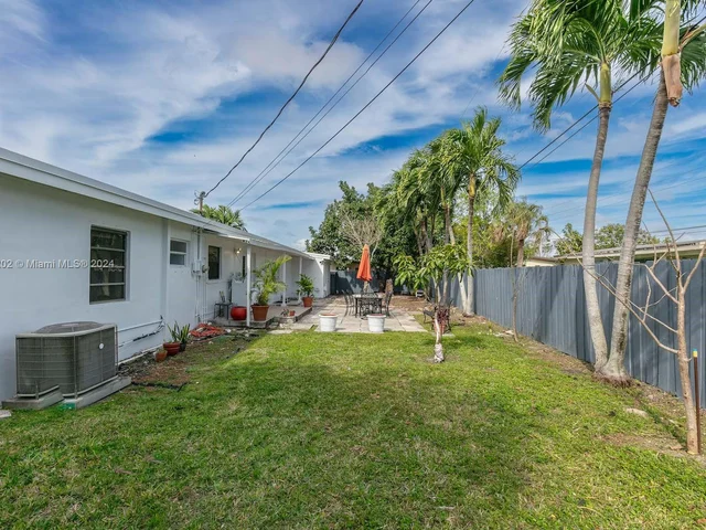 3325 SW 97th Ct, Miami FL 33165