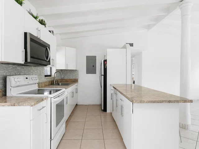 3325 SW 97th Ct, Miami FL 33165