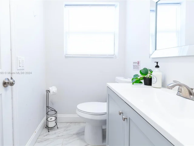 2748 NE 32nd St # 7, Fort Lauderdale FL 33306