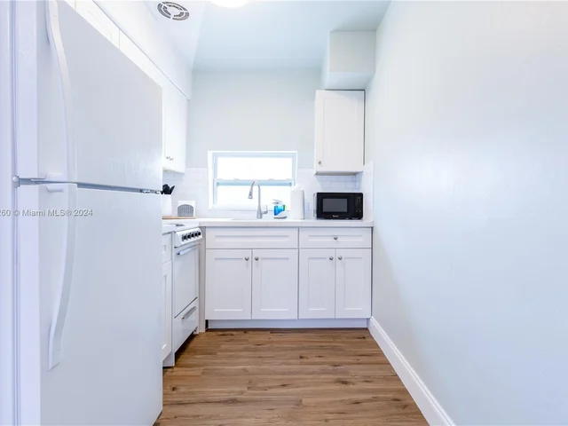 2748 NE 32nd St # 7, Fort Lauderdale FL 33306