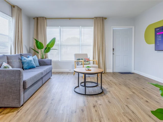 2748 NE 32nd St # 7, Fort Lauderdale FL 33306