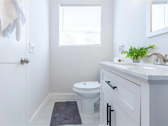 2748 NE 32nd St # 7, Fort Lauderdale FL 33306