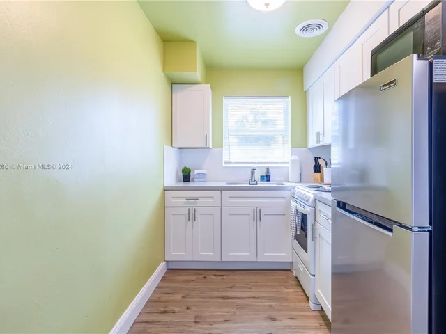 2748 NE 32nd St # 7, Fort Lauderdale FL 33306