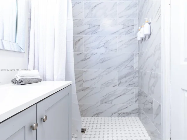 2748 NE 32nd St # 7, Fort Lauderdale FL 33306