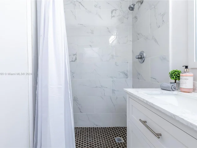 2748 NE 32nd St # 7, Fort Lauderdale FL 33306