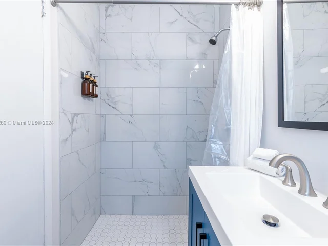 2748 NE 32nd St # 7, Fort Lauderdale FL 33306