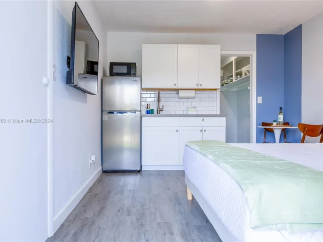 2748 NE 32nd St # 7, Fort Lauderdale FL 33306