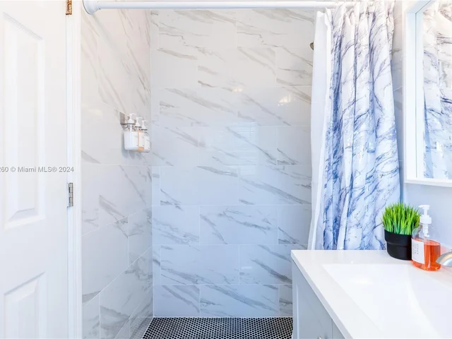 2748 NE 32nd St # 7, Fort Lauderdale FL 33306