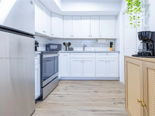 2748 NE 32nd St # 7, Fort Lauderdale FL 33306