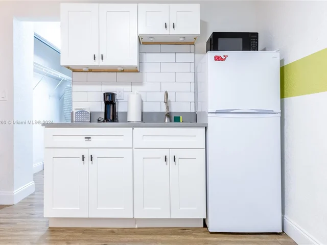 2748 NE 32nd St # 7, Fort Lauderdale FL 33306