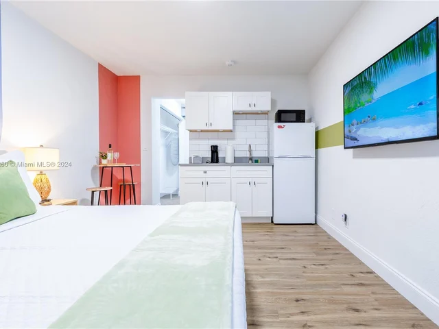 2748 NE 32nd St # 7, Fort Lauderdale FL 33306