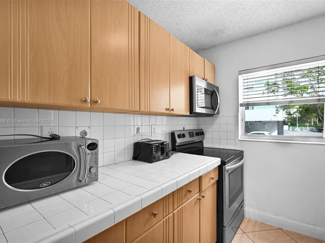 2920 SW 28th Ter # 207, Miami FL 33133