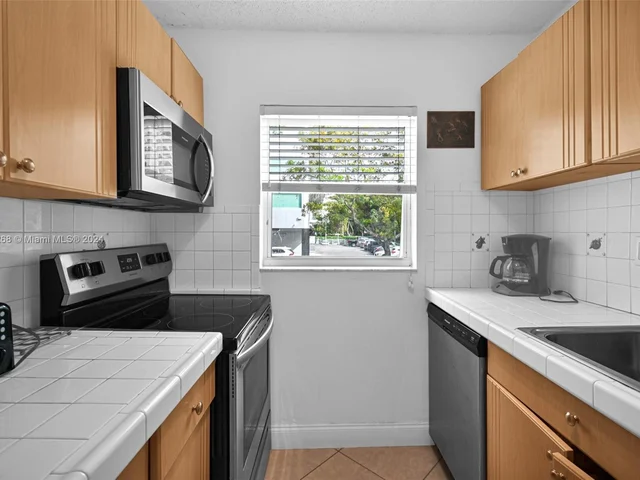 2920 SW 28th Ter # 207, Miami FL 33133