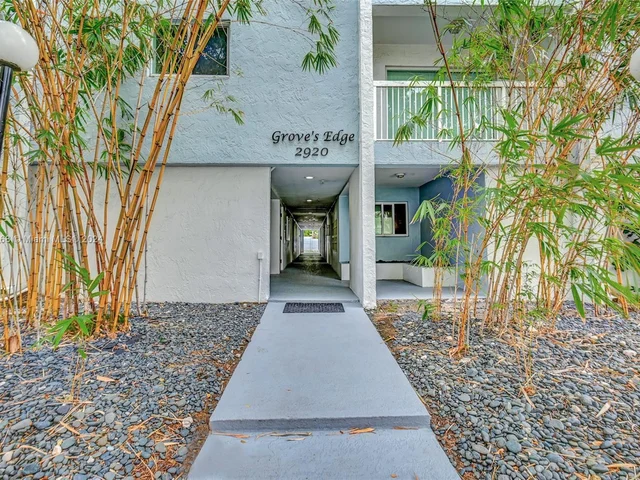 2920 SW 28th Ter # 207, Miami FL 33133