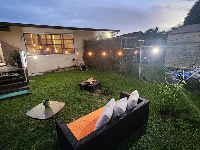 8281 SW 28th St, Miami FL 33155