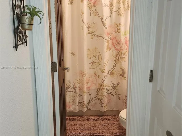 8281 SW 28th St, Miami FL 33155