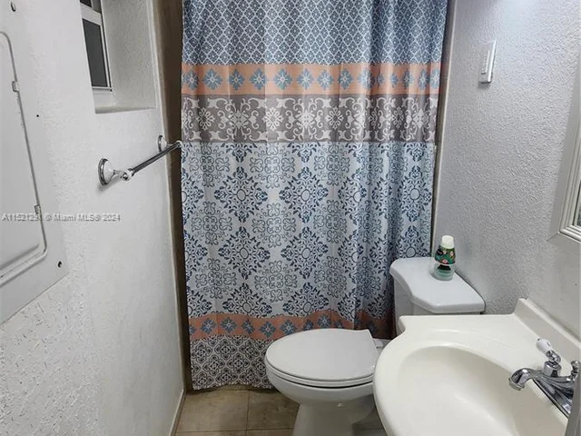 8281 SW 28th St, Miami FL 33155