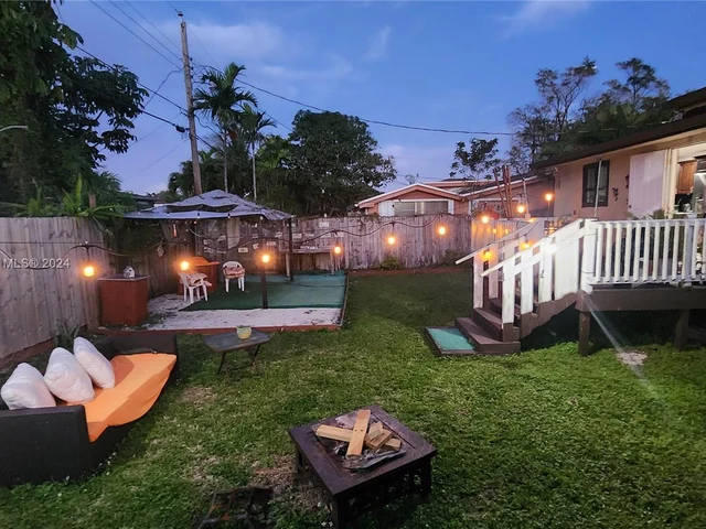 8281 SW 28th St, Miami FL 33155