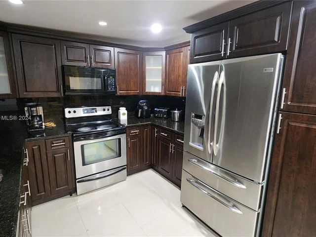 8281 SW 28th St, Miami FL 33155