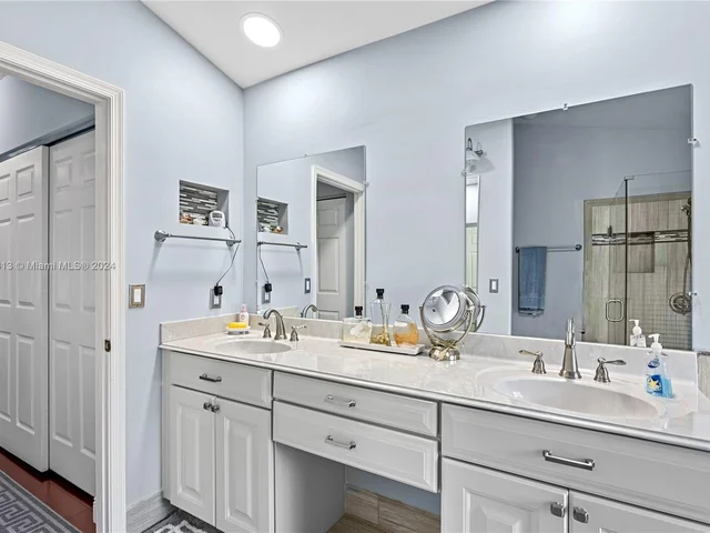 600 SW 178th Way, Pembroke Pines FL 33029