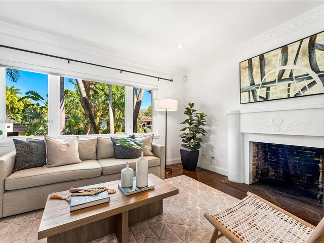 630 NE 52nd St, Miami FL 33137