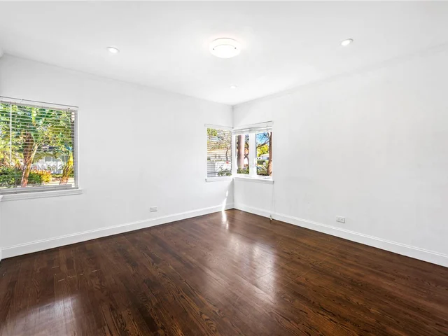 630 NE 52nd St, Miami FL 33137