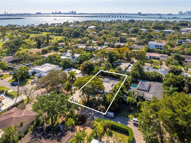 630 NE 52nd St, Miami FL 33137
