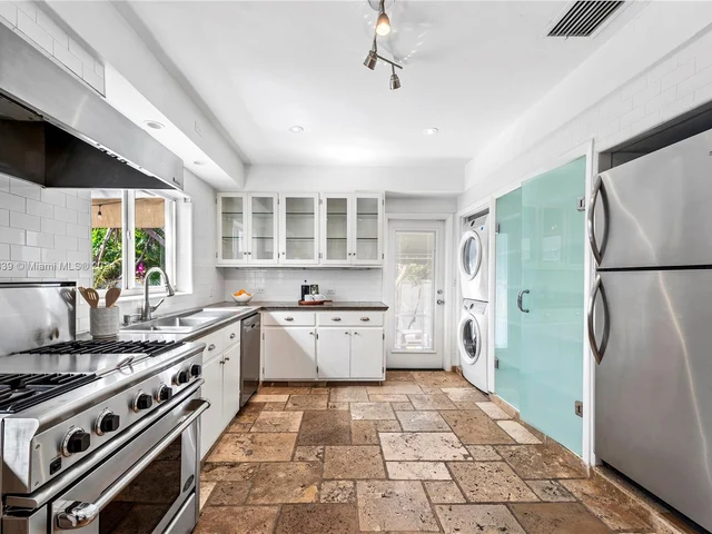 630 NE 52nd St, Miami FL 33137