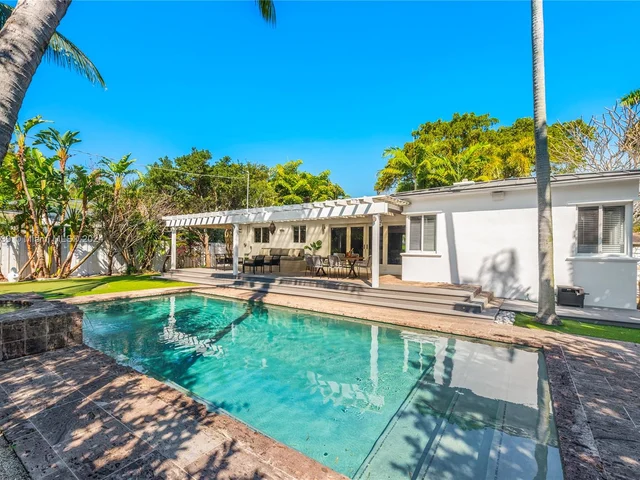 630 NE 52nd St, Miami FL 33137