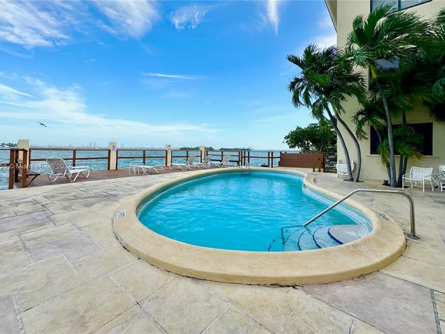 7845 NE Bayshore Ct # 14, Miami FL 33138